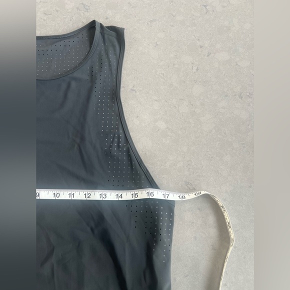NWOT Lululemon High Neck Split Hem
Run Tank Size 8 Charcoal Grey - Picture 4 of 6